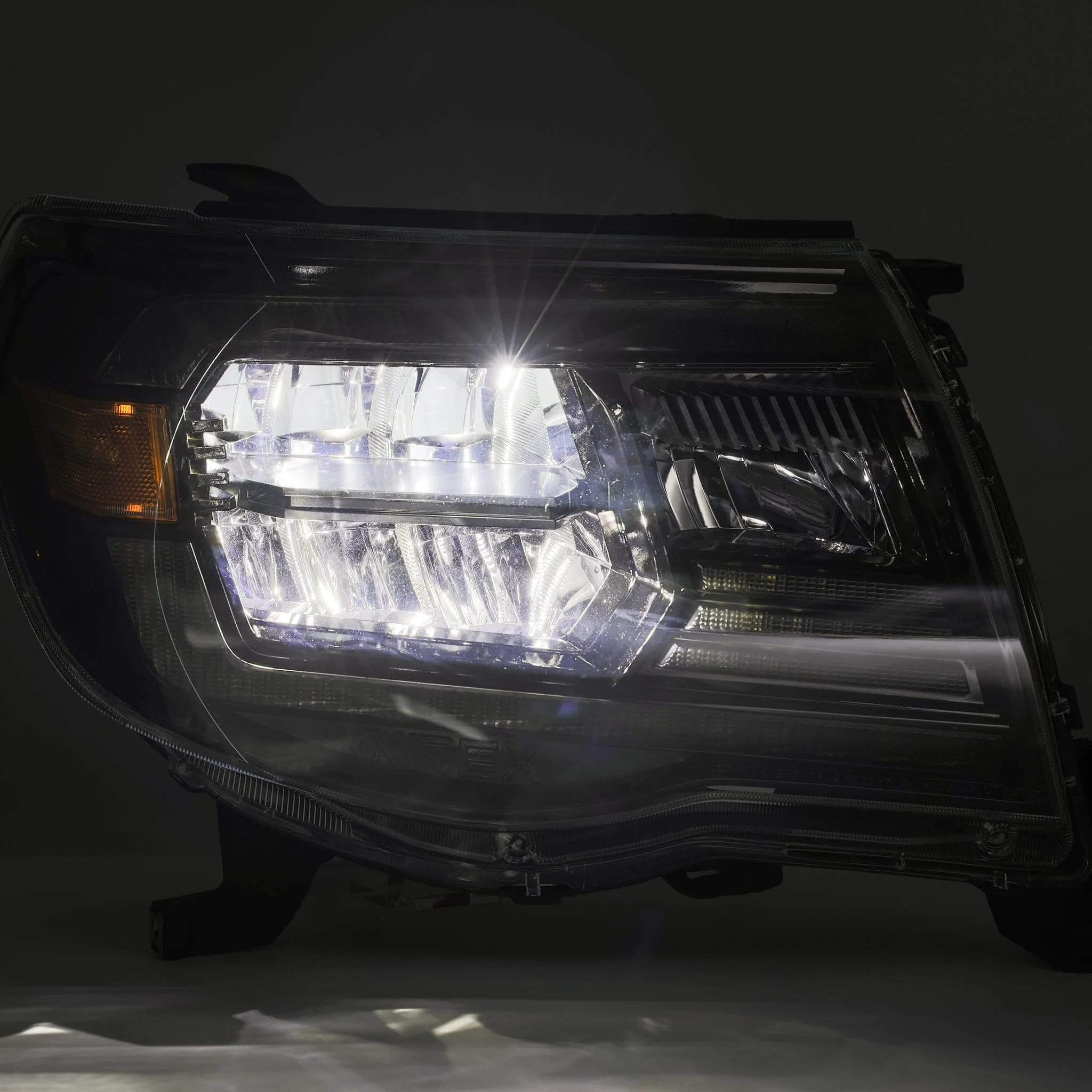 05-11 Toyota Tacoma LUXX-Series LED Crystal Headlights Chrome - Image 6