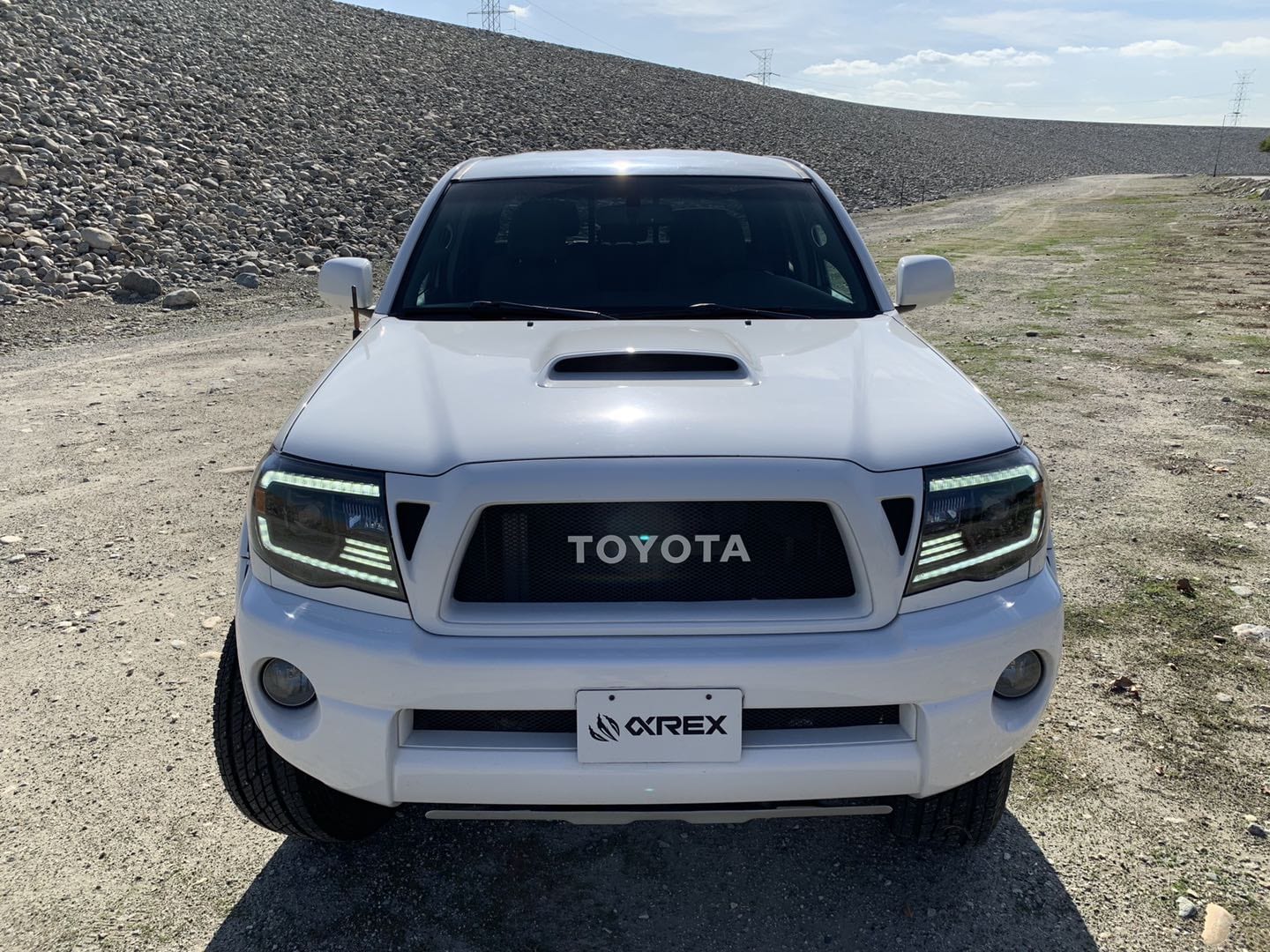 05-11 Toyota Tacoma LUXX-Series LED Projector Headlights Black - Image 9