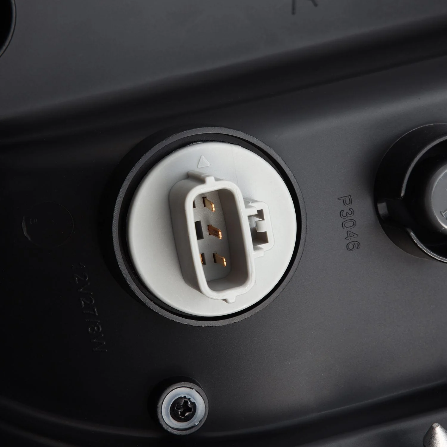 14-21 Toyota Tundra LUXX-Series LED Tail Lights Black-Red - Image 14