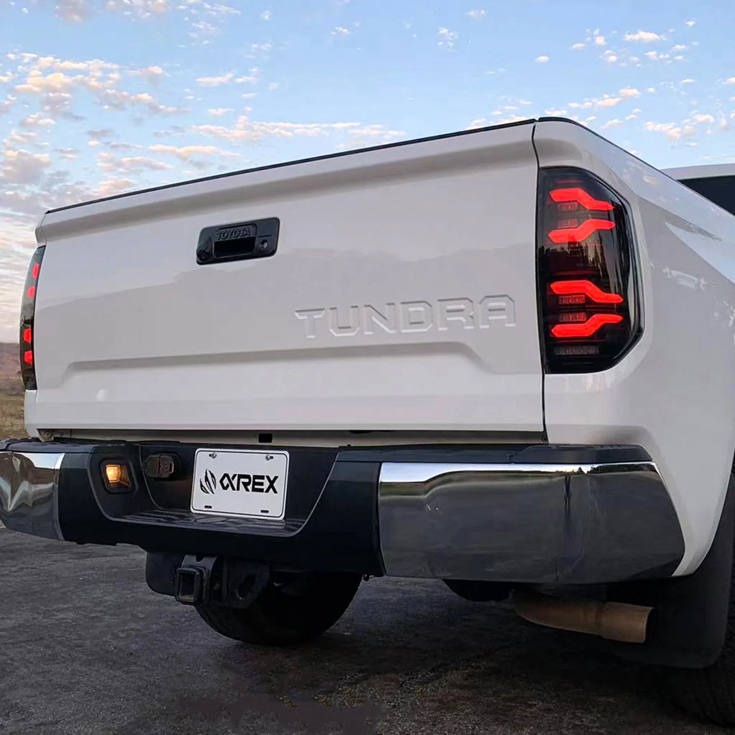 14-21 Toyota Tundra LUXX-Series LED Tail Lights Black-Red - Image 3